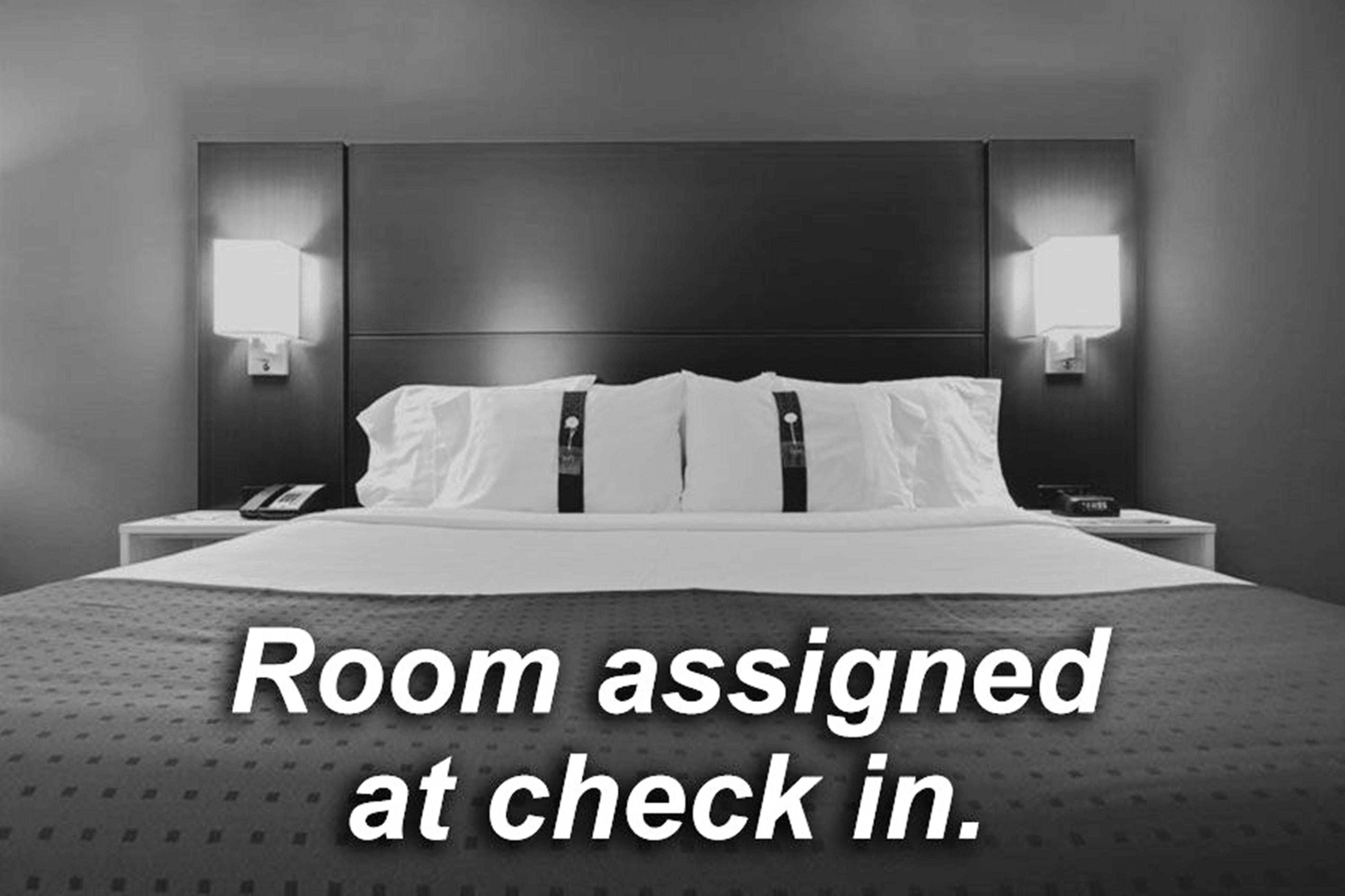 Holiday Inn Express And Suites Calgary By Ihg Экстерьер фото