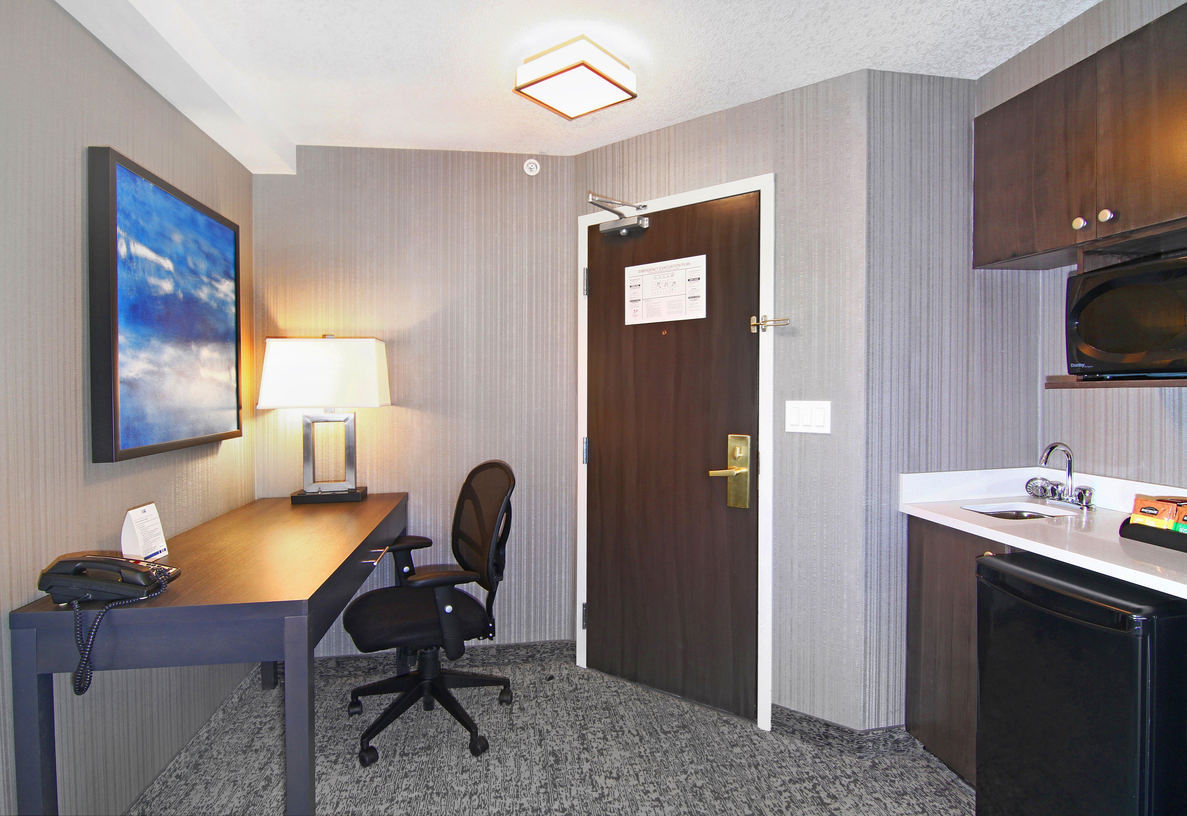 Holiday Inn Express And Suites Calgary By Ihg Экстерьер фото