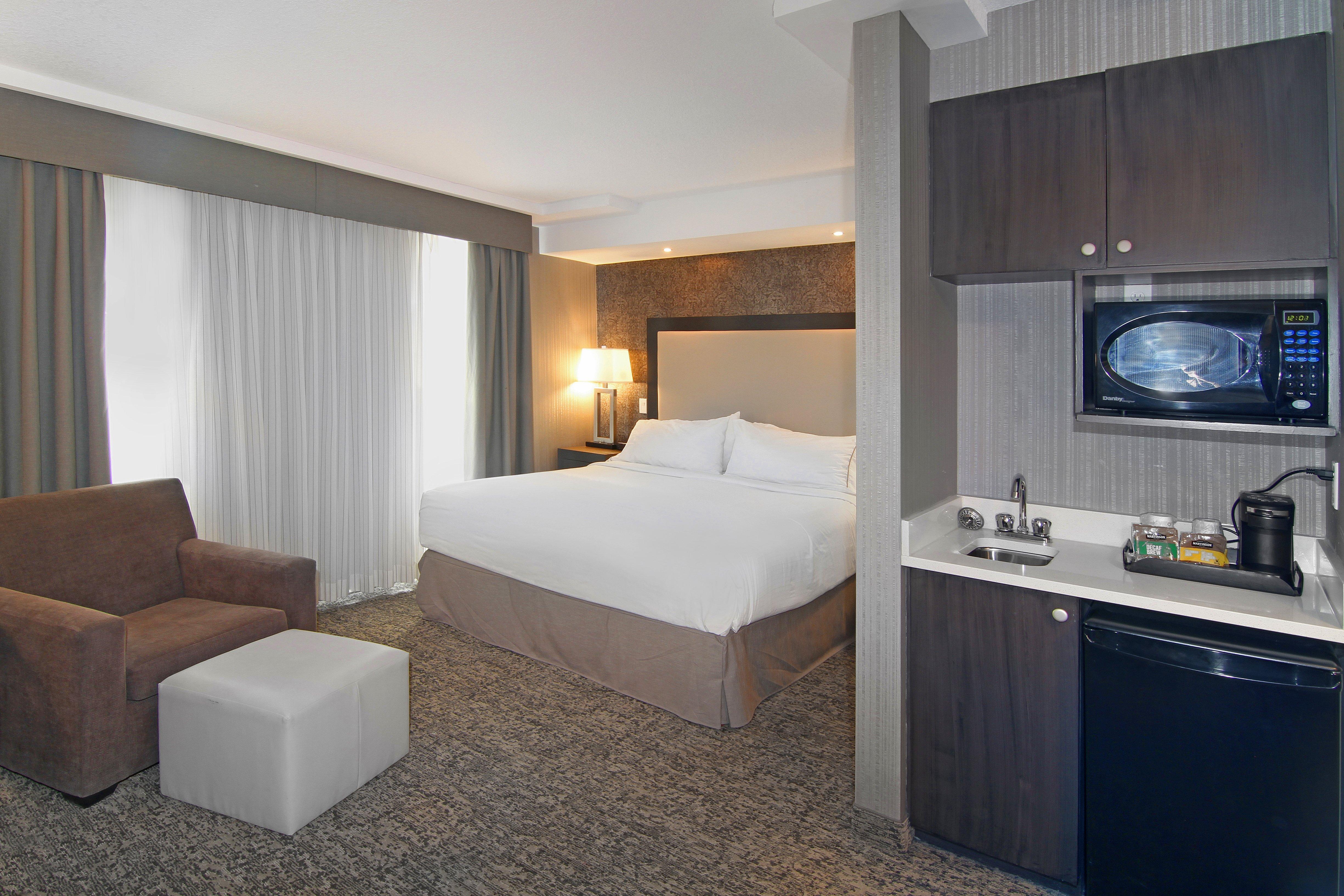 Holiday Inn Express And Suites Calgary By Ihg Экстерьер фото
