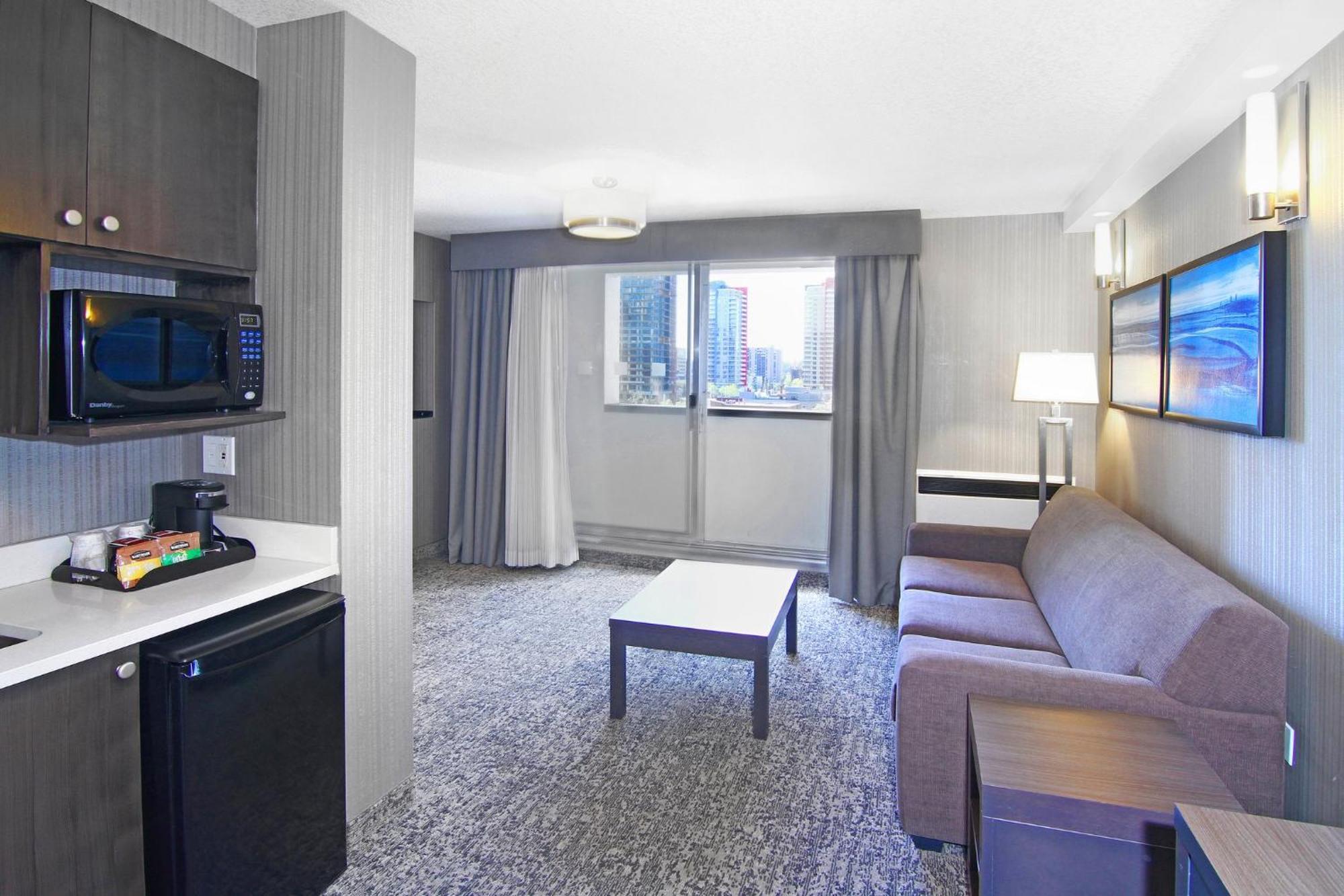 Holiday Inn Express And Suites Calgary By Ihg Экстерьер фото