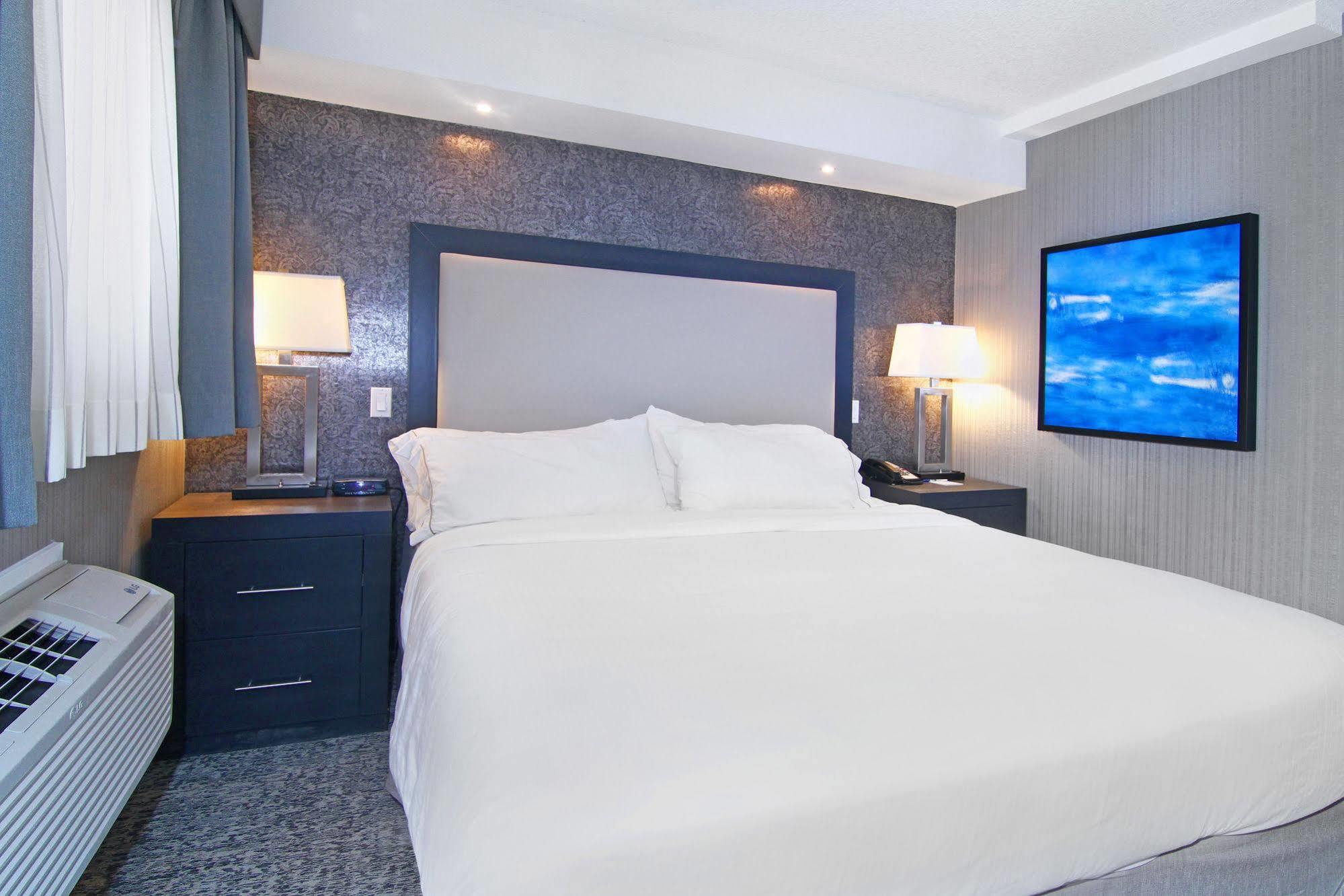 Holiday Inn Express And Suites Calgary By Ihg Экстерьер фото