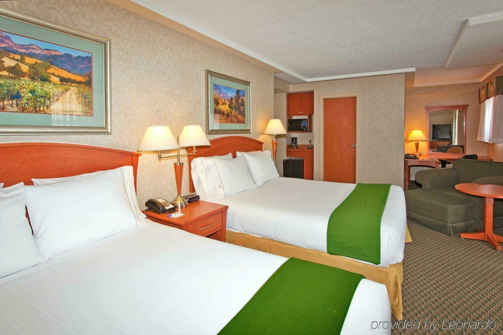 Holiday Inn Express And Suites Calgary By Ihg Экстерьер фото