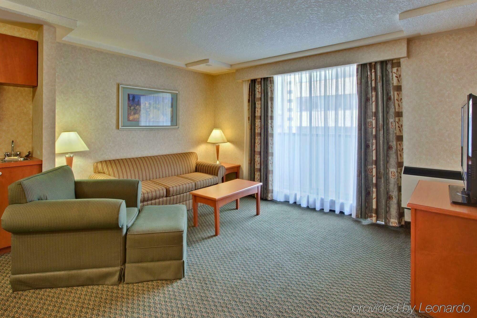 Holiday Inn Express And Suites Calgary By Ihg Экстерьер фото